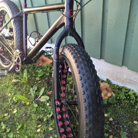 FATBIKE I STØRRELSE XL CARBON ØNSKES KJØPT RIMELIG:-)