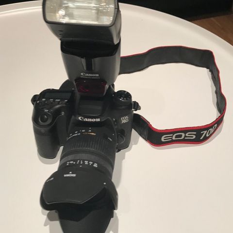 Canon EOS 70D med flere objektiv, blitz, stativer og kameraveske