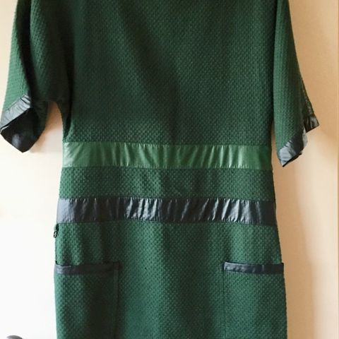 Stilig grønn kjole fra Skunkfunk