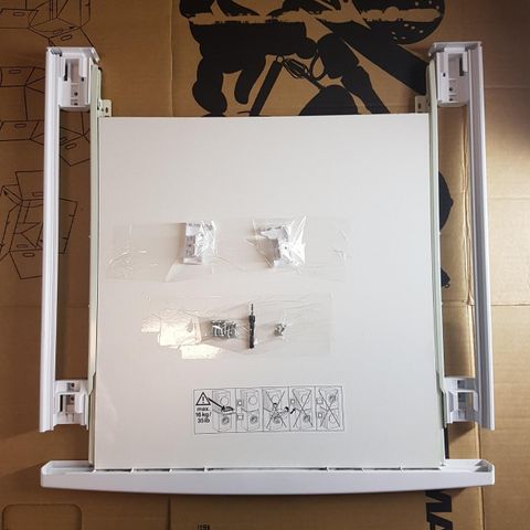 Sammenbyggingssett med uttrekk - hylle for v.maskin og tørketrommel