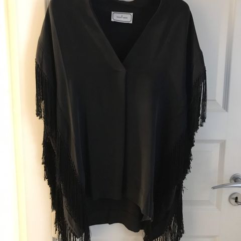 Bluse i silke. By Malene Birger.