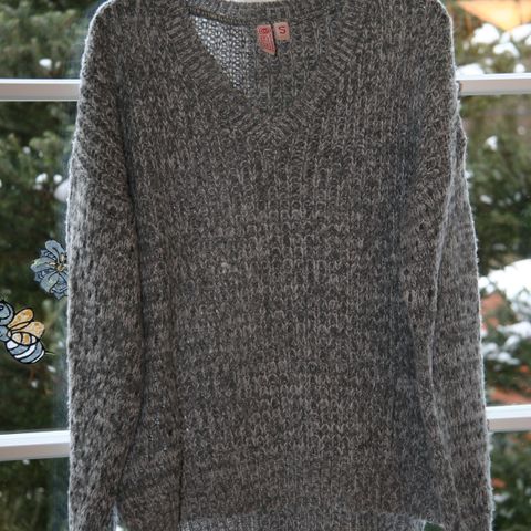 Stilig grå strikket genser / strikkegenser - størrelse S