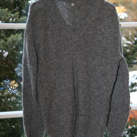 Stilig vintage strikket ullgenser - grå farge, størrelse S
