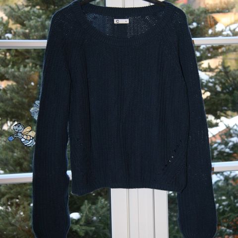 Stilig mørkeblå strikket genser / strikkegenser - størrelse M