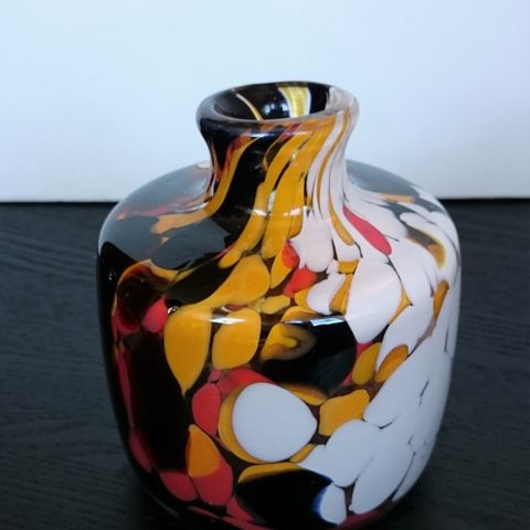 Kunstglass vase fra Magnor