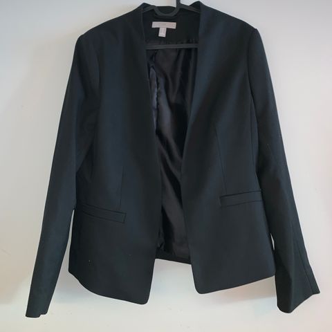 Ny blazer fra H&M i str. L