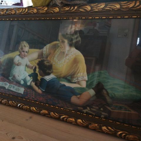 Stort vakkert antikt bilde (86x45 cm) av mor og barn, som leker.