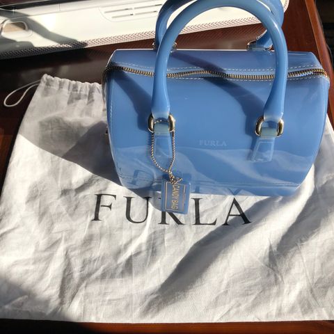 Furla Candy blå som ny italiensk vinyl veske