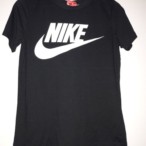 Nike T-skjorte.