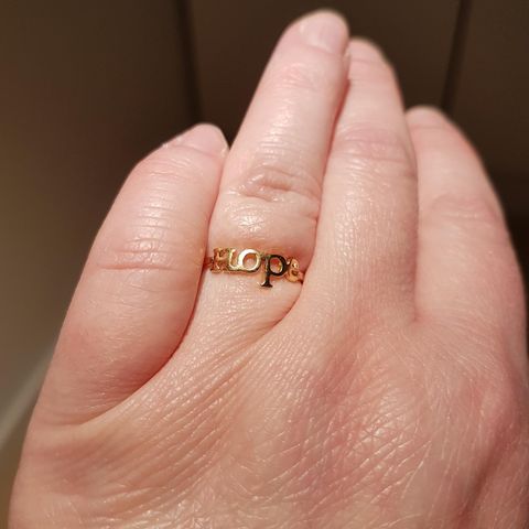 Ring "Hope" i str. medium. Gullbelagt sølv kun 200,-