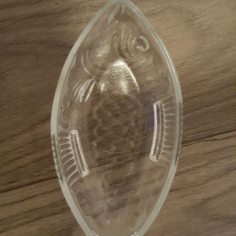 glassfat  formet som fisk