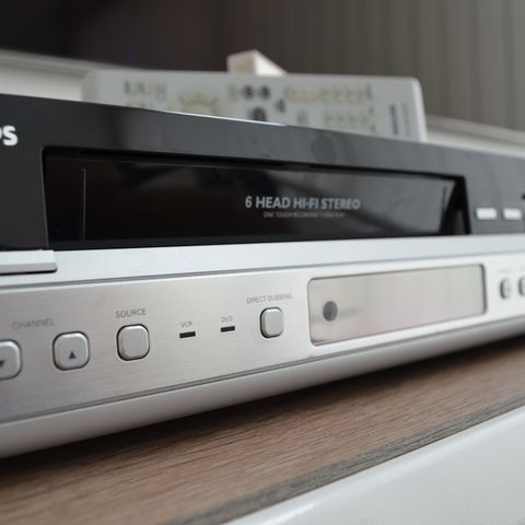 VHS/DVD recorder med overføring funksjonalitet. Nesten ubrukt!