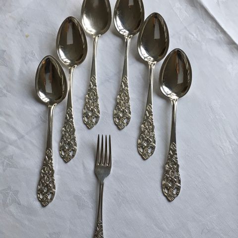 Spesial - 6 skjeer, 1 gaffel, sølvplett, 40NM