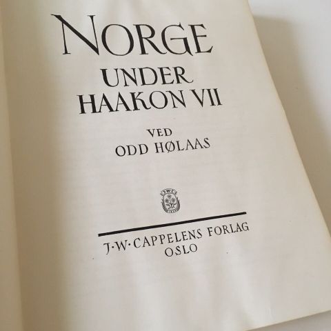 Odd Hølaas: Norge under Haakon VII. J.W. Cappelens Forlag Oslo 1945