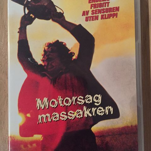 Motorsagmassakren (1974), norsk tekst