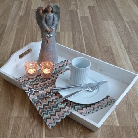 Brikke - serveringsbrett - shabby - antikk - nostalgisk stil!