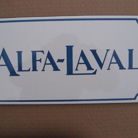 ALFA LAVAL. EMALJESKILT. EMALJE. SKILT. EMALJE SKILT. LANDBRUK. MELK. GÅRD.