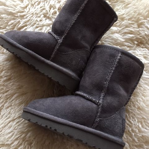 UGG Baby sko i unisex  farge strl 22.5