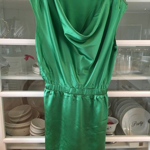 Grønn Gestuz kjole ubrukt