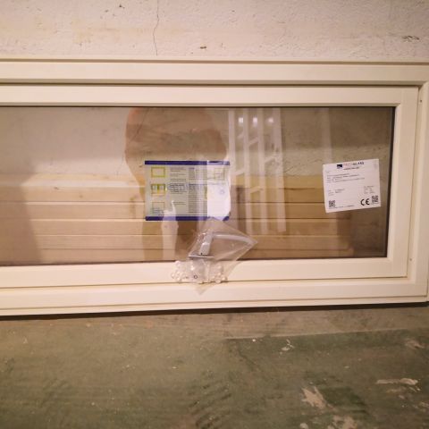 Nye (2. stk.) H-vinduet, 1009 x 410 mm (U=1,0), Rømningsvindu