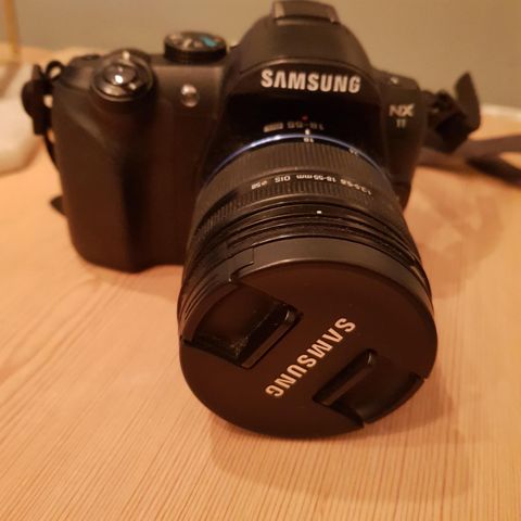 Fotokamera selges billig! Samsung NX11 hybrid