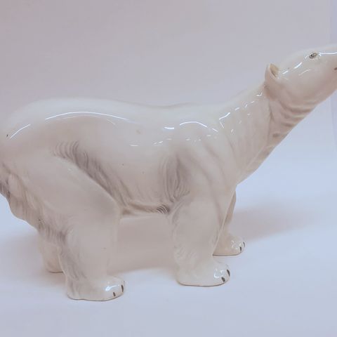 Isbjørn i porselen.