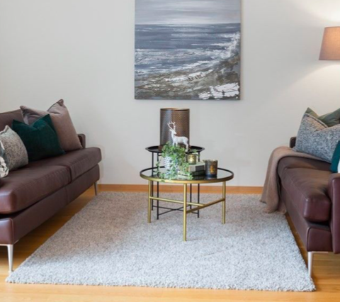 Lekker Stouby sofa i mørkbrun hud NY pris 40.000 pr sofa