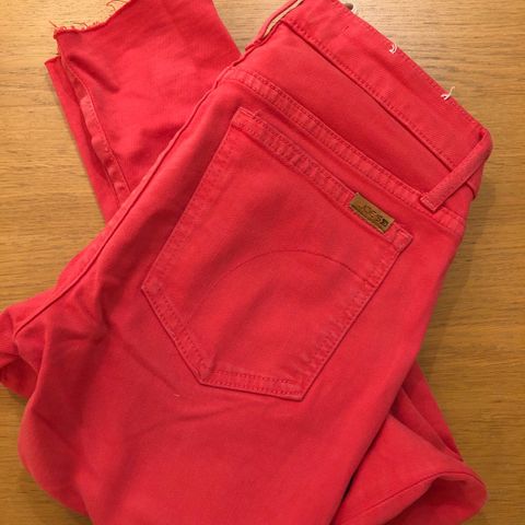 Joe’s jeans i skarp rosa. 26 Veldig kule.