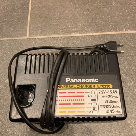 Panasonic universal lader