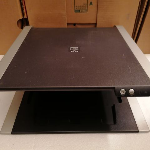 Dell PR01X docking stasjon med hylle