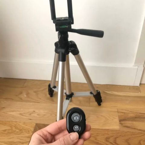 Tripod stativ med kontroll for telefon og kameraer