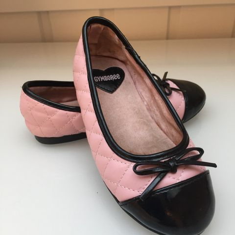 Søte pensko - ballerina sko ca 17,5/18 cm lange, rosa og svart.