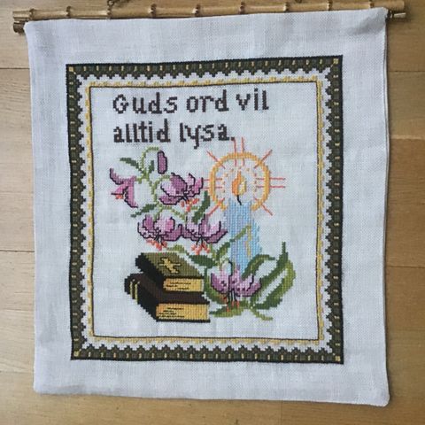 Nydelig VEGG motiv -  Håndbrodert  på LIN. 35cm  x 38 cm