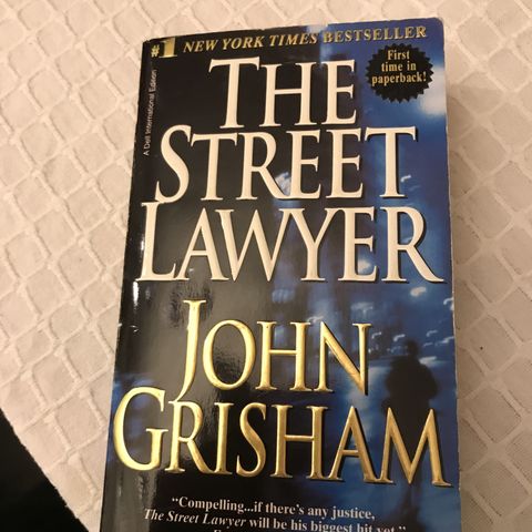 Boken «The Street Lawyer» av John Grisham selges