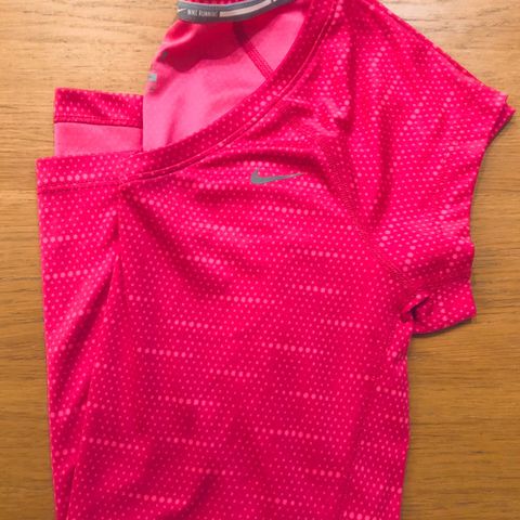 Sporty rosa treningstopp i Nike XS