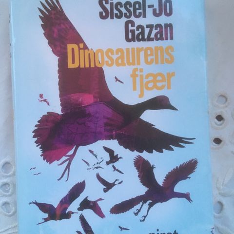 BokFrank: Sissel-Jo Gazan; Dinosaurens fjær (2008)