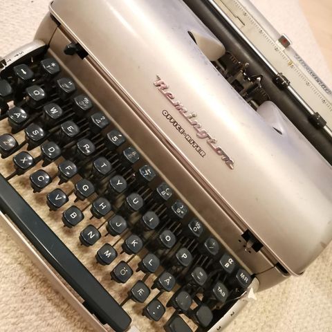 Remington skrivemaskin med opprinnelse fra Naturhistorisk museum