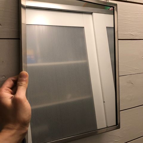 Nye inox speil ca. 27x37 cm, 50kr betal til unicef norge