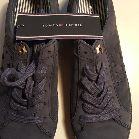 JULEGAVE TIPS. Str.37. Kule Tommy Hilfiger sneakers / sko.