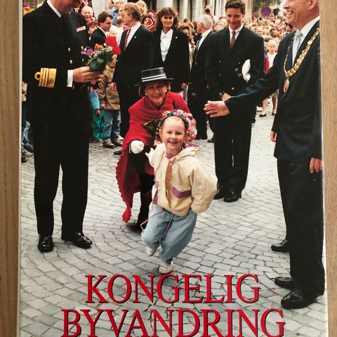 Bok om Ålesund og de kongelige på besøk 1991. Bilder og tekst fra signingsferden