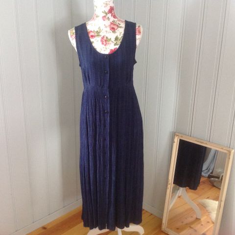 Marineblå kjole fra Sand. Str. M/L.