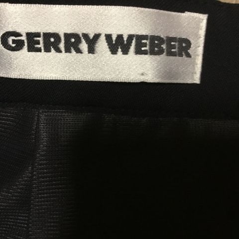 Sort merkeskjørt Gerry Weber LV: 75 cm Stretch Size 10