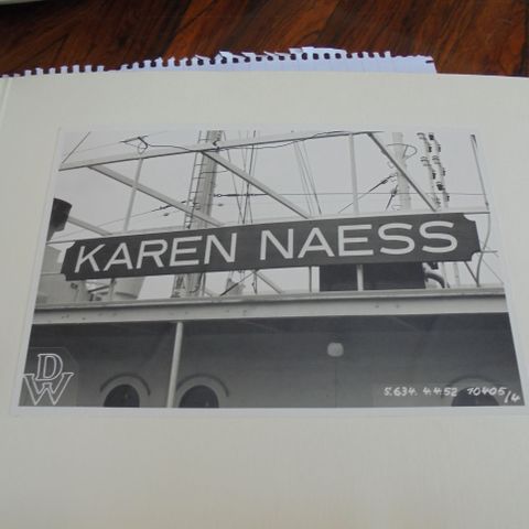 Gammel fotoalbum med 23 bilder fra byggingen "Karen Naess" DeutscheWerft hamburg