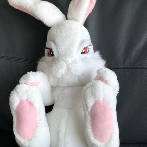 Milky the Bunny, kanin / hare som lager lyder og bevegelser. Nypris over 1000kr.