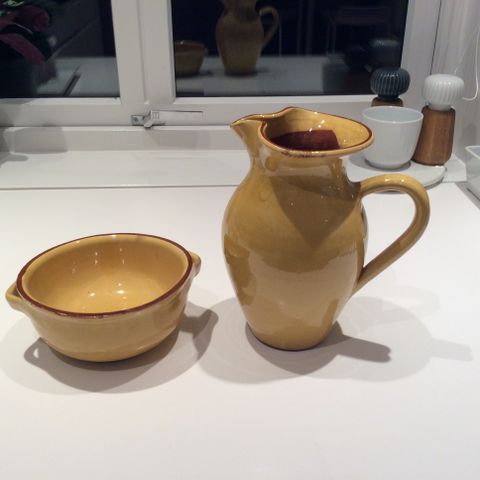 Bolle i gul keramikk