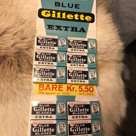 Sjelden mulighet: Komplett veggdispenser med Blue Gillette Extra barberblader.