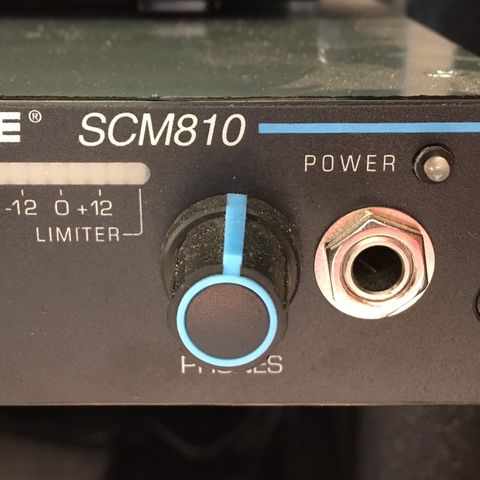 Shure SCM810 automatisk mikrofonmikser