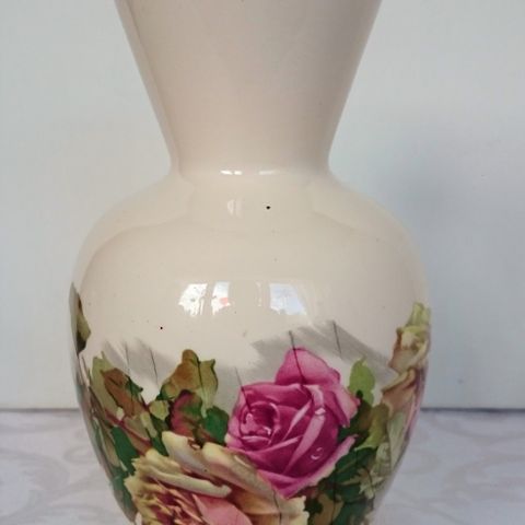 Kråkerøy vase med romantisk dekor