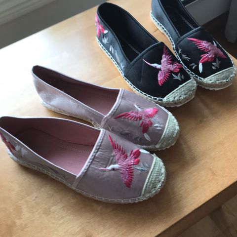 Espadrillos 2 par -str 38 selges for kr 150.- tilsammen. Ikke brukt.