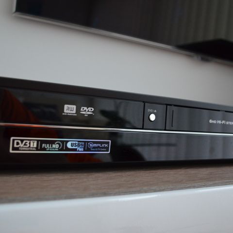 VHS/DVD opptaker med overføring funksjonalitet. HDMI utgang !